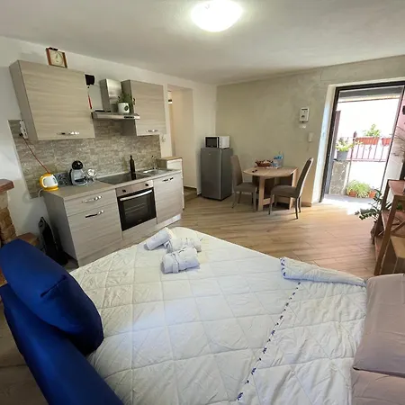 Shardana House- Free Parking Guest house