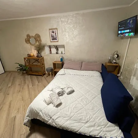 Shardana House- Free Parking Guest house